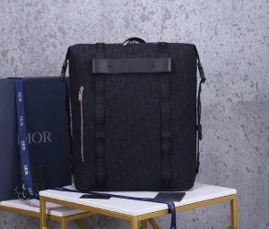 Phong cách thời trang Dior Dior Dior, ba lô thanh lịch và giản dị đều là tất cả -M