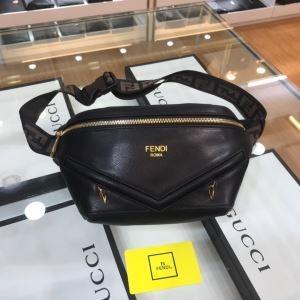 Dior Dior, một bộ trang phục mới mẻ có hình ảnh cho người dùng nâng cao hoàn hảo cho một bộ trang phục mới mẻ.