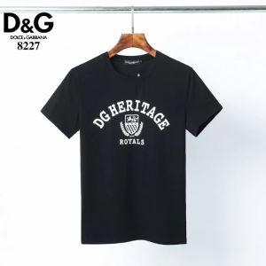 Dolce & Gabbana 2 -Molored tọa độ cộng với các bộ t -sleved ngắn.