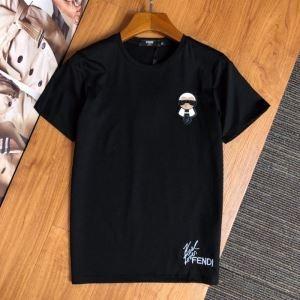 Short -sleeved T -shirt 2 -Molored Sleeve T -shirts có thể được mặc trang phục tình cờ có tính năng Fendi Fendi vào mùa xuân / mùa hè năm 2020