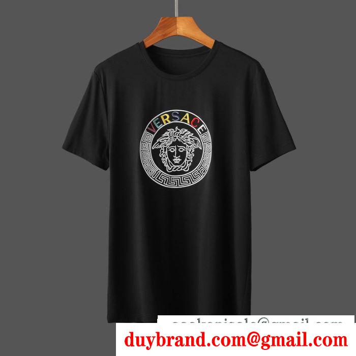 春夏トレンドの取り入れる 半袖Tシャツ  ラフさとおしゃれを両立 ヴェルサーチ VERSACE 大人コーデで活用