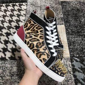 Christian Lubutan thanh lịch lên và đi giày chạy Christian Louboutin phù hợp với xu hướng ánh sáng _ Christian lobutan Christian Louboutin_ Thương hiệu giá rẻ 