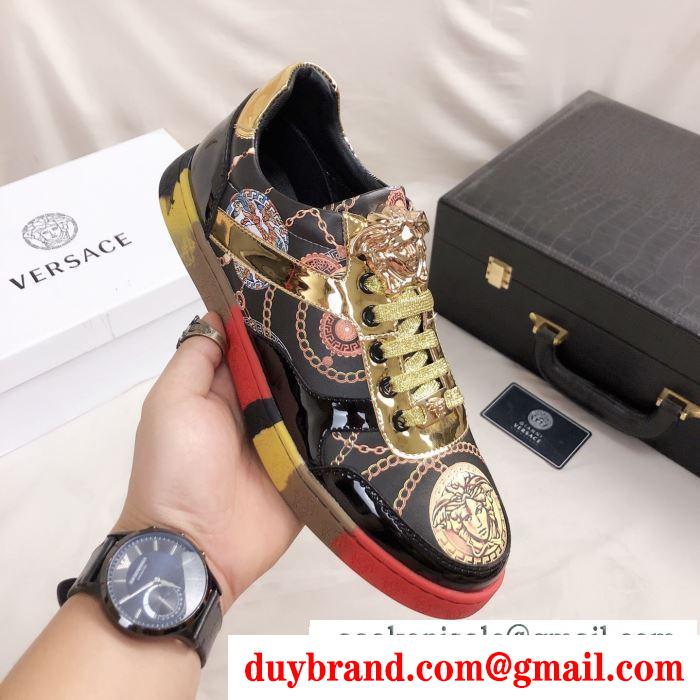 明るく爽やかな雰囲気に  ヴェルサーチ2色可選  VERSACE 普段着にも合わせやすい スニーカー