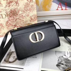 Dior Dior, một bộ trang phục s...