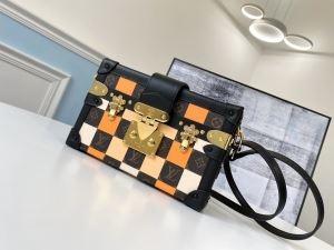 Louis Vuitton Louis Vuitton La...