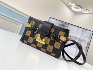 Louis Vuitton Louis Vuitton Li...