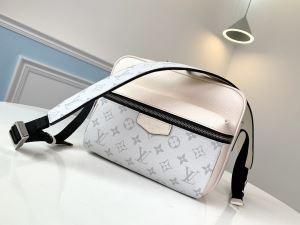 Louis Vuitton Louis Vuitton Lo...