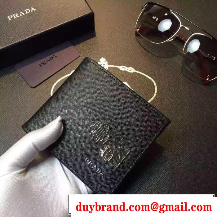実用性が備わった 秋冬 prada プラダ 抜群の収納力　短財布