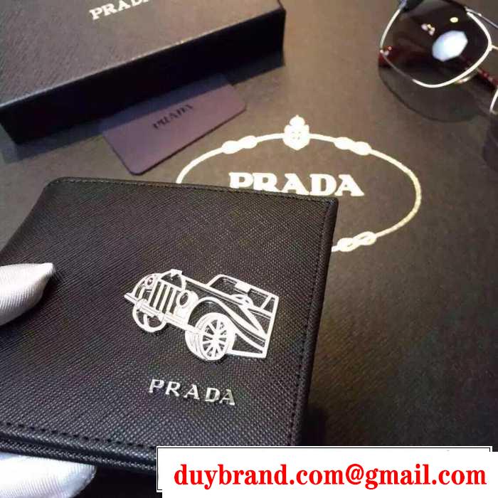 実用性が備わった 秋冬 prada プラダ 抜群の収納力　短財布