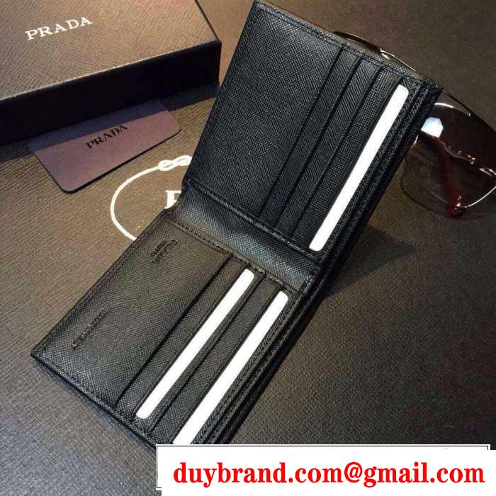実用性が備わった 秋冬 prada プラダ 抜群の収納力　短財布