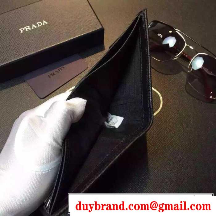 実用性が備わった 秋冬 prada プラダ 抜群の収納力　短財布
