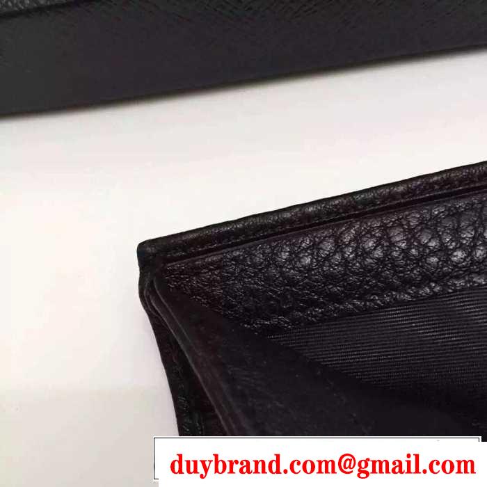 収納力抜群のアイテム 秋冬 prada プラダ 上質な 短財布