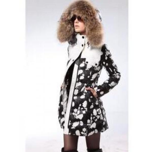 Áo khoác ngụy trang của Moncler với kết cấu mềm _ Áo khoác phụ nữ _ Moncler Special