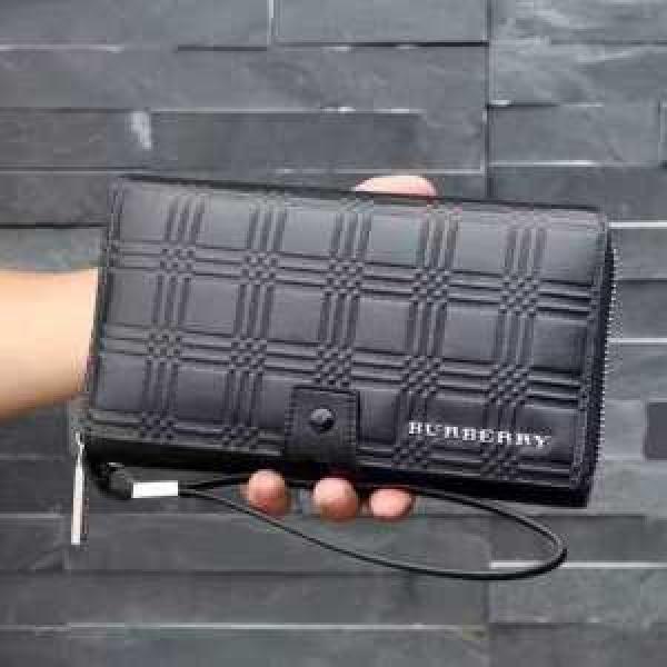 Burberry Burberry với sự hiện diện mạnh mẽ ví dài