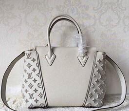 Active Louis Vuitton Tote W BB...