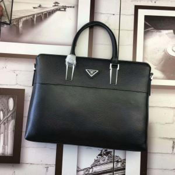 Prada Prada ngạc nhiên về giá ...