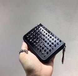 Khí quyển Louboutin mới nổi bật Case Coin Case Gun Metal_Bristian Louboutin_ Thương hiệu giá rẻ 