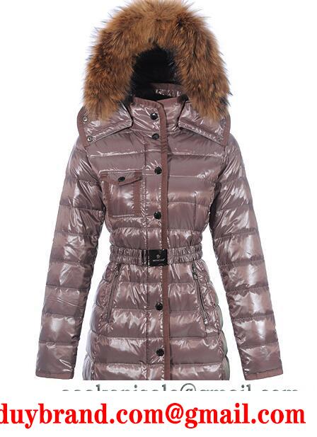 機能性、保温性を高く評価されたモンクレール moncler レデイース用のラクーンファー付きのロングダウンコート