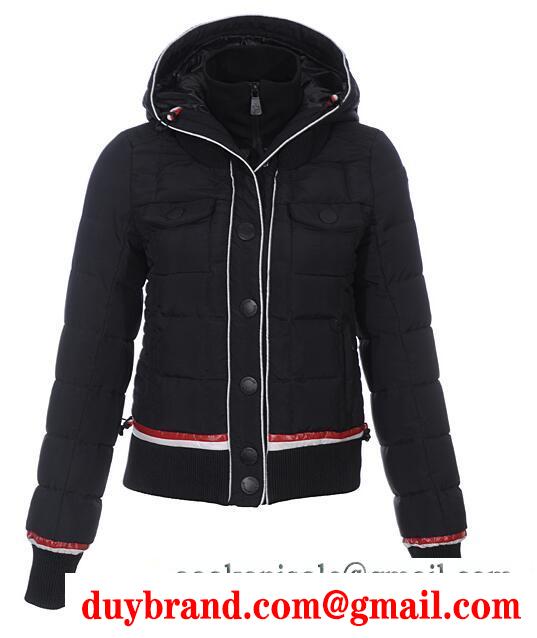 防寒性が抜群に長く愛用できるmoncler コピー モンクレール レデイース用のフード付きの黒いダウンジャケット