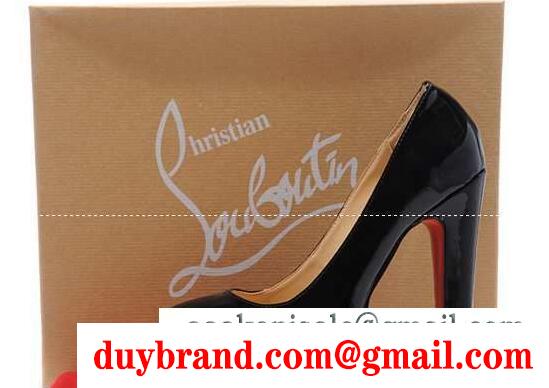 秋冬人気品のChristian louboutin コピーサイト、クリスチャンルブタンのエレガントな雰囲気が漂う黒いハイヒールパンプス