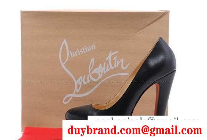 秋冬美脚力アップのクリスチャンルブタン、Christian louboutinの黒いハイヒールパンプス