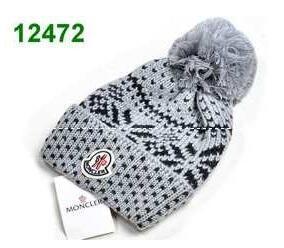 Moncler, thách thức giá bán bo...