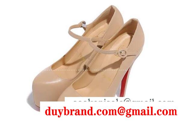 リッチな雰囲気が漂うクリスチャンルブタン、Christian louboutinのレデイース用のハイヒールパンプス