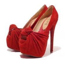 Louboutin với các hiệu ứng châ...