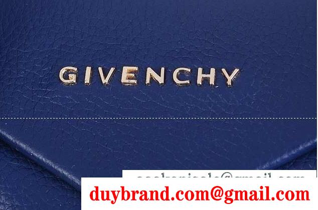 雑誌で話題になったGivenchy、ジバンシィの女性ショルダー付ハンドバッグ