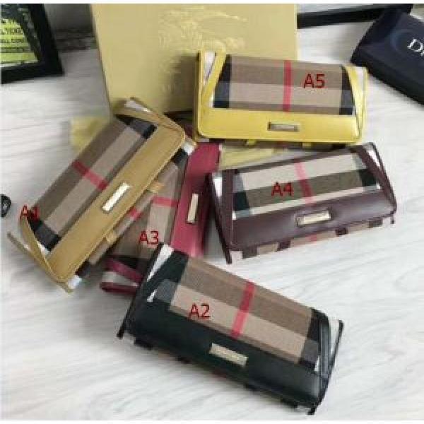 Mỗi năm -vật phẩm thời trang được đề xuất ví nhiều màu sắc được đề xuất Mục được đề xuất Burberry _ Burberry Ladies Wallet