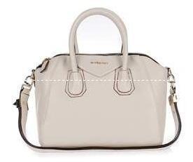 Givenchy với năng lực, túi xác...