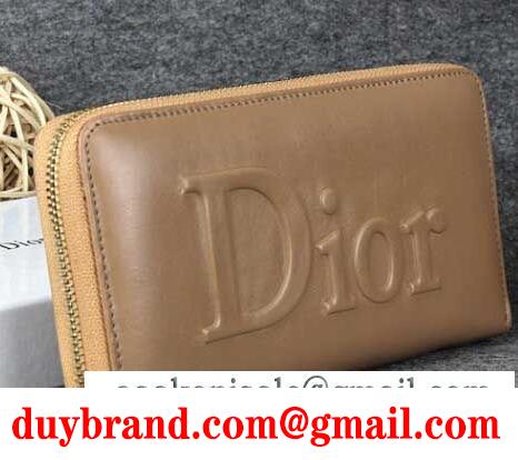収納力に優れるディオール、Diorの二つ折り小銭入れ 長財布