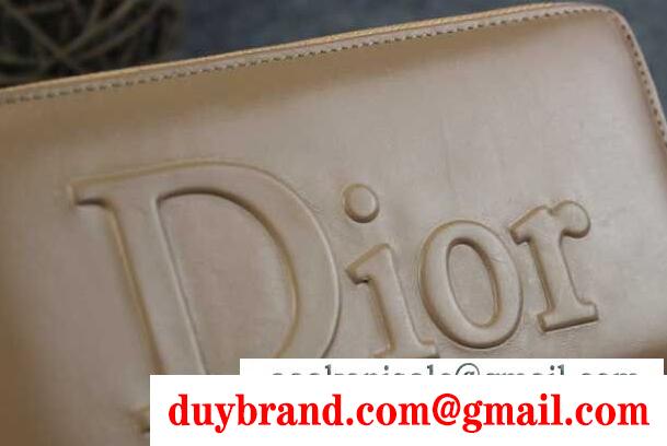 収納力に優れるディオール、Diorの二つ折り小銭入れ 長財布