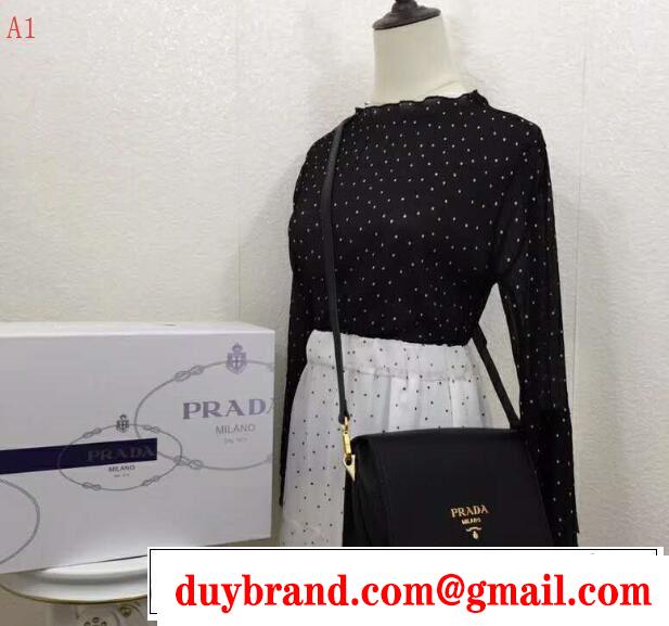  有名人同じアイテム 4色可選 高級感が漂う ショルダーバッグ PRADA プラダ 日本限定chất liệu