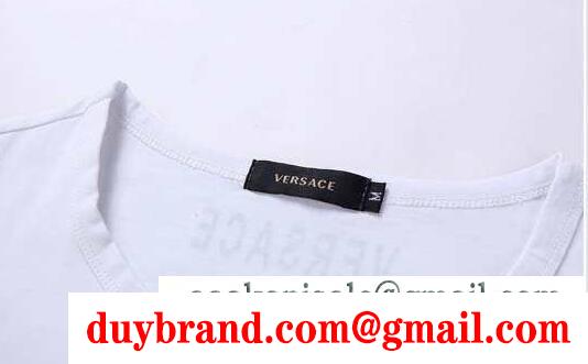 快適な着心地のヴェルサーチ、Versaceのメンズ長袖Tシャツ