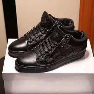 Versace trong thế giới thời trang, giày thể thao Versace với dây giày đen _ Versace Versace_ Thương hiệu giá rẻ 