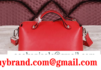 上品に持てるアクセント fendi フェンデイ コピー レディース ショルダーバッグ 2wayバッグ レッド