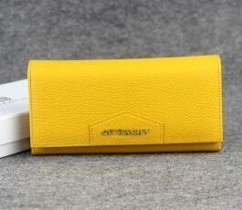 Givenchy với nếp nhăn tốt, giá...