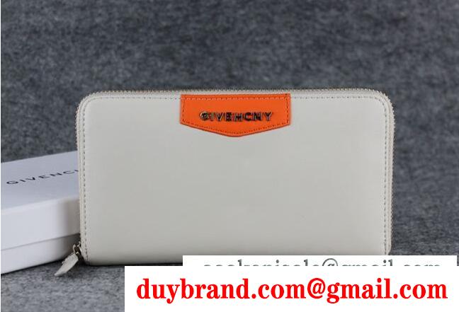 乙女ごころをくすぐるジバンシィ、Givenchyのベージュレディース長財布