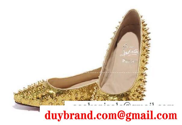 ピカピカしているクリスチャンルブタン、Christian louboutinの緊急大幅値下げのレディースローヒールパンプス