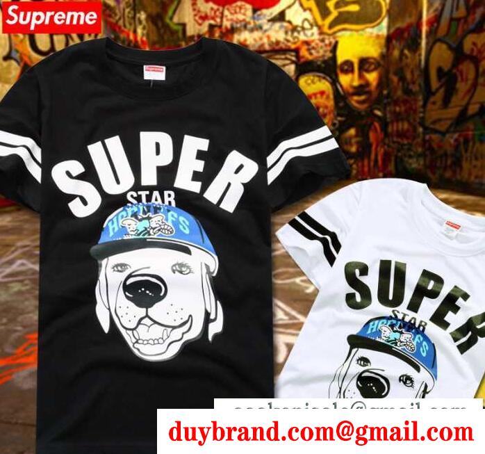 スタイリッシュな印象のシュプリーム、 supremeの犬画像の黒と白の大人気なメンズ半袖tシャツ