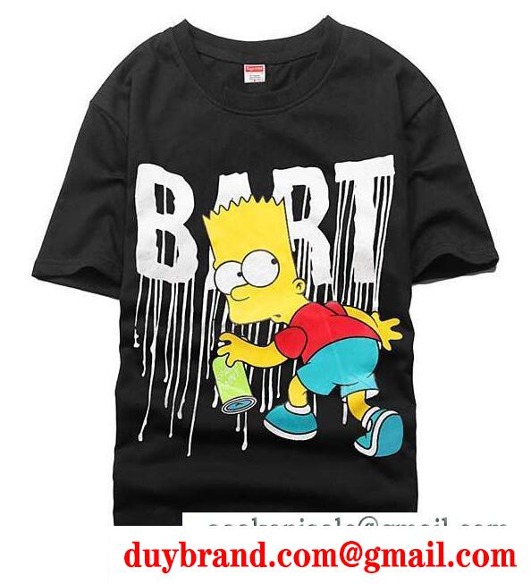 カッコいい男性に着用するシュプリーム、Supremeの低価の黒と白メンズ半袖Tシャツ