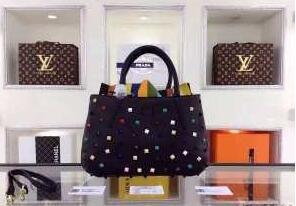 Fendi về thiết kế và chức năng, Giảm giá thương hiệu mới của Fendi Ladies Fendi_ (lớn nhất )