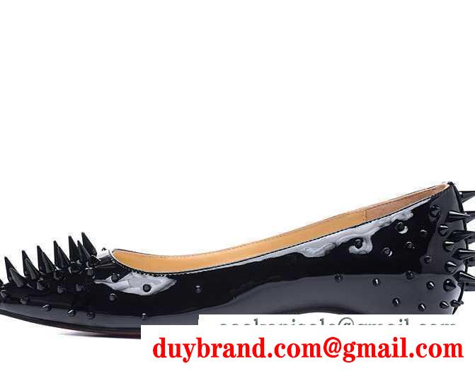 極上の履き心地ルブタンパンプスコピーペタンコスパイクスCHRISTIAN louboutinフラットシューズ通勤