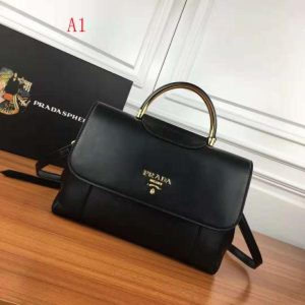 Túi xách Prada Prada 3 Lựa chọn màu mỗi năm các mặt hàng tiêu chuẩn được đề xuất ở nước ngoài