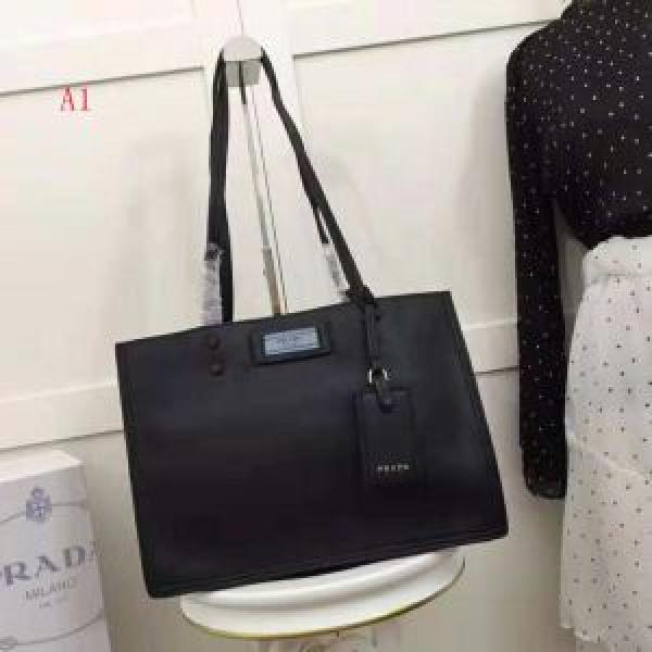 Túi đeo vai Prada Prada nổi tiếng cổ điển nổi tiếng năm nay của năm nay