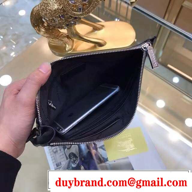 美品*入手困難 バーバリー BURBERRY 絶妙な新商品 ポーチ 大人キレイめ