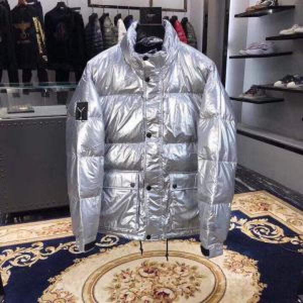 Áo khoác Moncler Moncler Down rất phổ biến hàng năm!