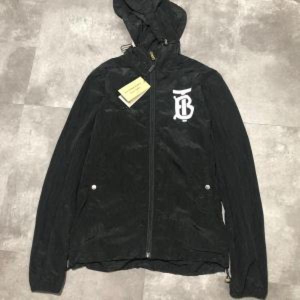 Burberry 2019 Mùa xuân / Mùa hè 2019 Xu hướng màu thời trang Burberry Áo khoác nhẹ nhiều màu