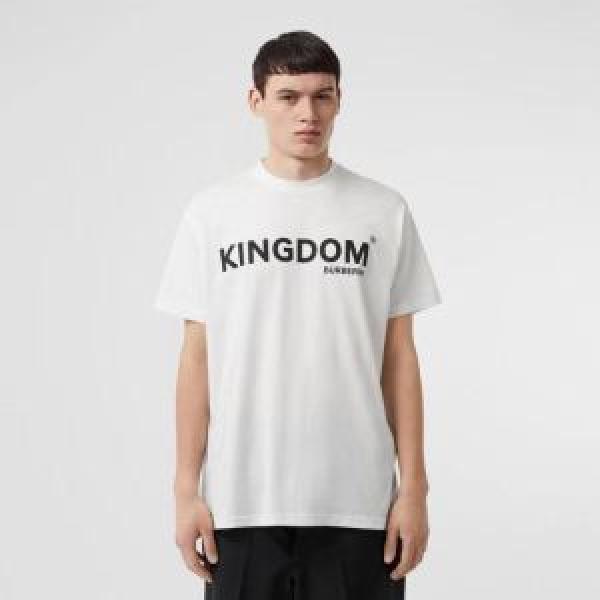 Bầu không khí cổ điển Burberry...